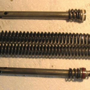 Fork internal differences bottom spring and valve are from my 1977D the upper spring and valve are from an 81