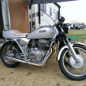 Another XS400 at the races