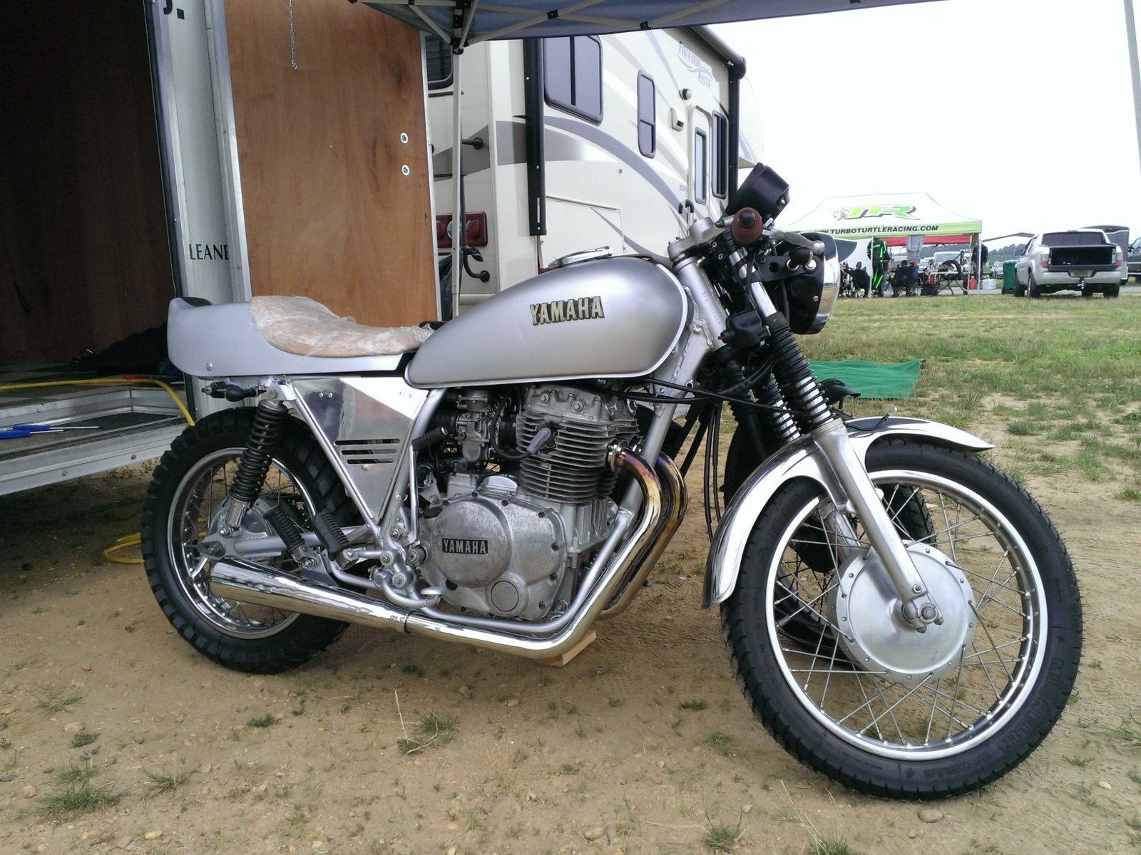 Another XS400 at the races