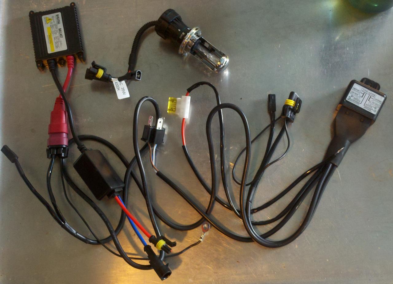 Bi-xenon wiring harness, ballast, igniter and bulb. (Note: this "motorcycle" wiring harness is actually set up for a car as it has wire sets for two b
